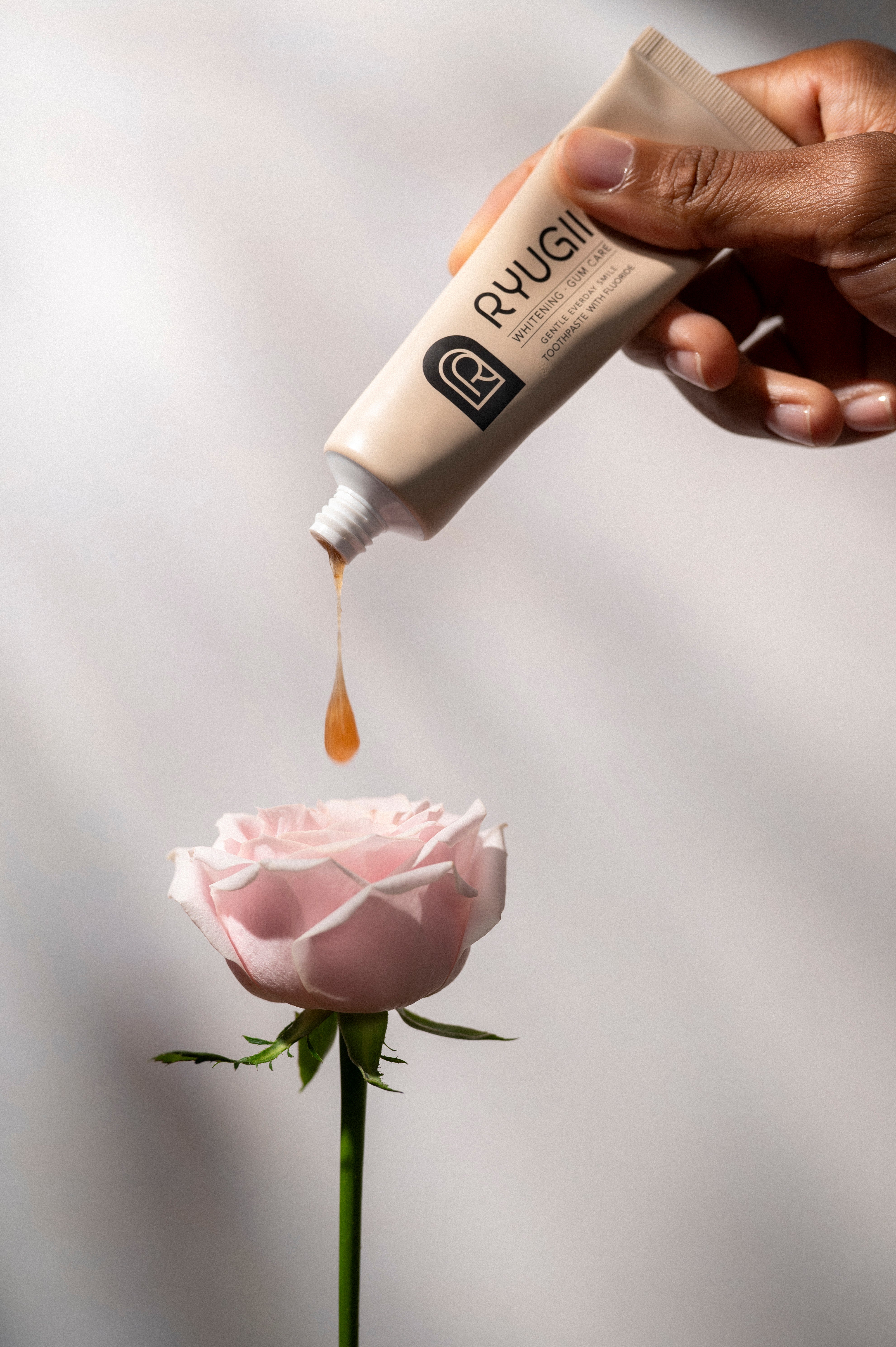 茶澄沁潤-溫和淨白牙膏